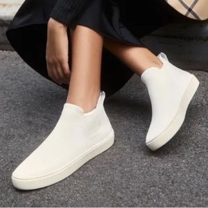 Rothy's The Chelsea Bright White
Womens Sz 9.5 Knit Fabric Pull On Sneaker
Boots